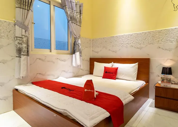 RedDoorz gần Etown 4
